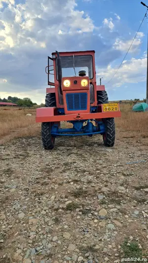 vând tractor U651 