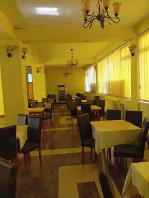 Hotel de vânzare în Reșița. Locație excelentă, funcțional imediat! Pretabil azil, clinică, birouri - imagine 5