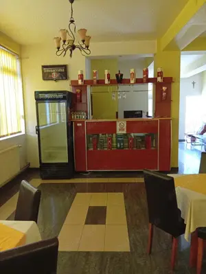 Hotel de vânzare în Reșița. Locație excelentă, funcțional imediat! Pretabil azil, clinică, birouri - imagine 8