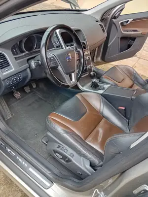 SUV Volvo xc60 Model 2015 - imagine 5