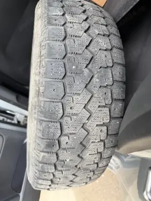 Vând 4 cauciucuri de iarnă W Golf 5 - imagine 4