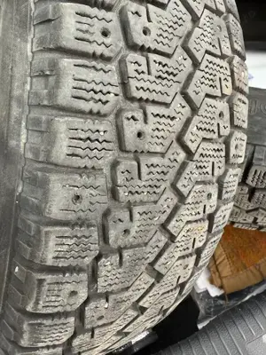 Vând 4 cauciucuri de iarnă W Golf 5 - imagine 2