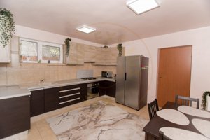 Casa spatioasa cu 6 camere si teren generos – Stefanesti - imagine 3