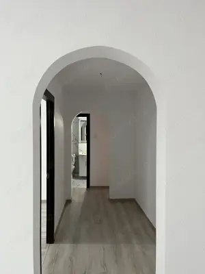 Proprietar, Vând Apartament cu 4 camere, Bulevardul Independenței - imagine 4