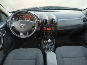 Dacia Duster 1.5 dCi Laureate 110 Cp euro 5,4WD,AC,geamuri el.,jenti aliaj,volan piele - imagine 2 Dacia Duster 1.5 dCi Laureate 110 Cp euro 5,4WD,AC,geamuri el.,jenti aliaj,volan piele - imagine 2