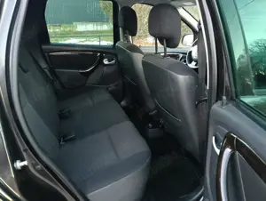 Dacia Duster 1.5 dCi Laureate 110 Cp euro 5,4WD,AC,geamuri el.,jenti aliaj,volan piele - imagine 6 Dacia Duster 1.5 dCi Laureate 110 Cp euro 5,4WD,AC,geamuri el.,jenti aliaj,volan piele - imagine 6