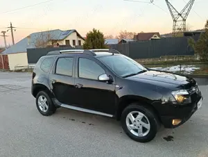 Dacia Duster 1.5 dCi Laureate 110 Cp euro 5,4WD,AC,geamuri el.,jenti aliaj,volan piele - imagine 3 Dacia Duster 1.5 dCi Laureate 110 Cp euro 5,4WD,AC,geamuri el.,jenti aliaj,volan piele - imagine 3