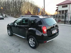 Dacia Duster 1.5 dCi Laureate 110 Cp euro 5,4WD,AC,geamuri el.,jenti aliaj,volan piele - imagine 5 Dacia Duster 1.5 dCi Laureate 110 Cp euro 5,4WD,AC,geamuri el.,jenti aliaj,volan piele - imagine 5