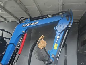 Miniescavator execut diferite lucrări 