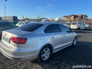Vokswagen Jetta - imagine 8