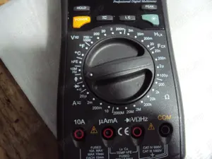 multimetru profesional UT 70A - imagine 2