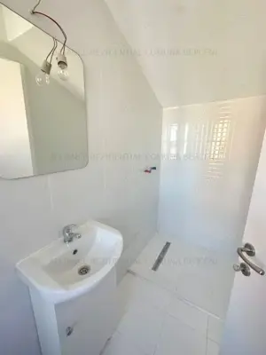 Vila tip duplex - 3 camere -2 bai - pod - 15 min de mers pe jos de RTB - imagine 3