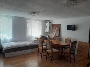 Apartament la casa,  2 camere, semidecomandat, ultracentral - imagine 2