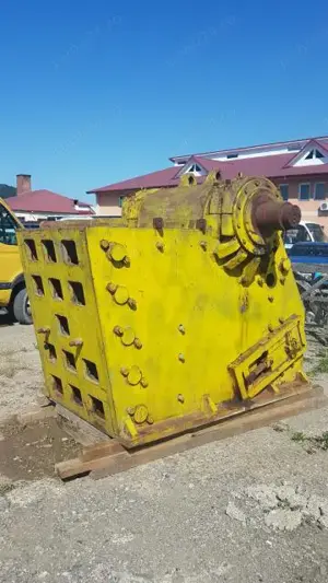 Concasor cu falci C96