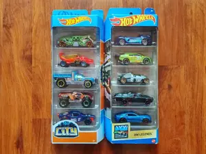 vand set masinute HOT WHEELS  City 2019 , HW legends 2021  ,, noi in cutie ,,