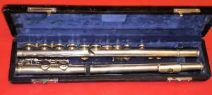 Flaut metalic HERNALS model  S 110 TOKYO JAPAN  din 3 componente  lungime totala 69 cm. impecabil  