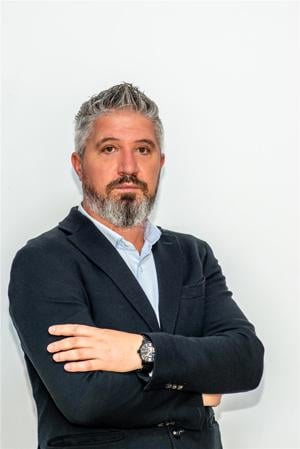 Apartament 3 cam, 2 bai , dcomandat  str Libertatii langa Piata - imagine 2