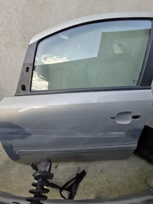 Usa fata stanga - Opel Zafira B - cu defect 