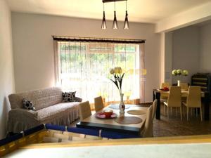 Pensiune 11 camere P+ 2E,, Statiunea Mamaia Nord - imagine 3