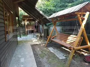 Cabana de vanzare, cu 4 camere, 100 mp, zona Piatra Fantanele - imagine 2