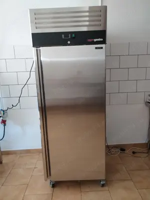 Vând frigider profesional NOU 