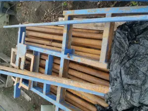 Instalație foraj de dimensiuni mici 