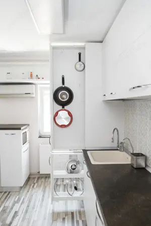 Apartament central vis-a-vis de Palas - imagine 3