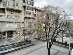 Vând apartament 4 camere decomandate, cu 4 balcoane și o logie, situat la km.0 în Craiova. - imagine 5