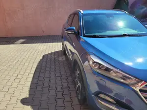Vand hyundai Tucson 2.0 premium 15900 euro - imagine 2 Vand hyundai Tucson 2.0 premium 15900 euro - imagine 2