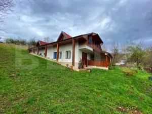 Casa deosebita cu 5 dormitoare, 115 mp, teren 2300 mp, zona Schit - imagine 2