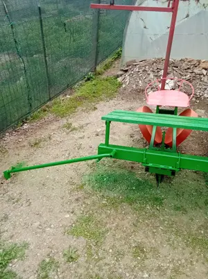 vând mașina plantat pe patru randuri - imagine 2