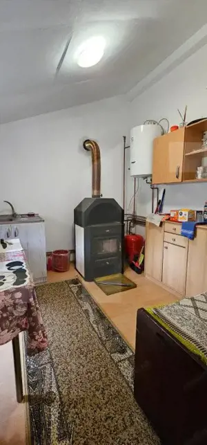 Casa cu 3 corpuri de vanzare,  6 camere, 400 mp + teren 2800 mp I Barcani  - imagine 9