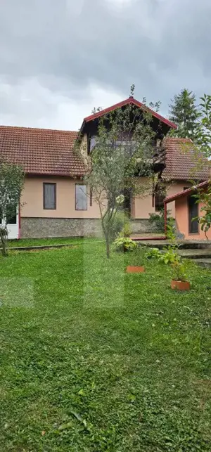 Casa cu 3 corpuri de vanzare,  6 camere, 400 mp + teren 2800 mp I Barcani  - imagine 6