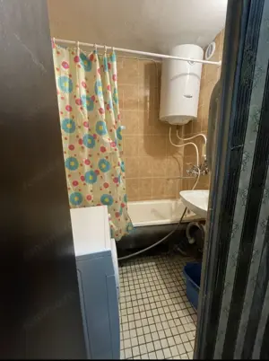 Ofer spre vanzare Apartament cu 2 camere decomandat in zona Colentina