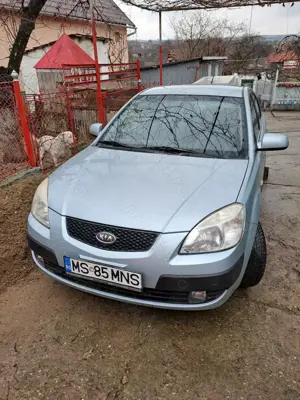 vând kia rio!