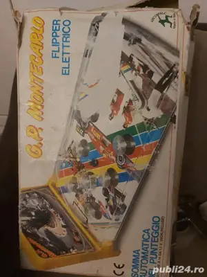 Vând un joc flipper vechi 