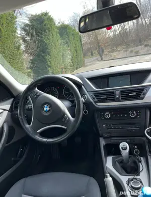 BMW 2011 x1 manual  - imagine 2