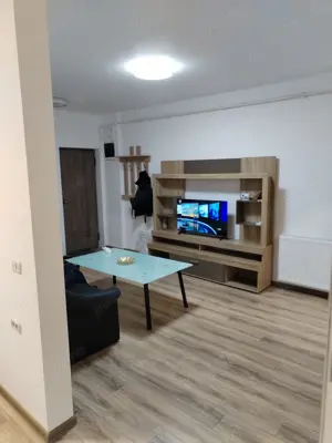 Închiriez garsoniera tip studio 