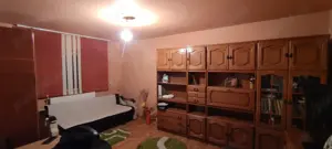 Vand Apartament cu 2 camere si Garsoniera.