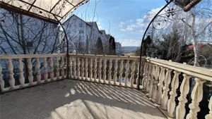 Casa individuala - 500 mp utili -  800 mp teren - Burdujeni - imagine 20