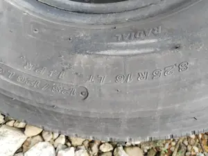 Două anvelopele  japonezeTOYO dimensiuni 8.25 R16  - imagine 3