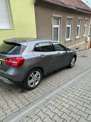 Mercedes Benz,180 GLA - imagine 2