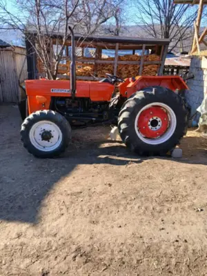 Vând tractor 550 4 4