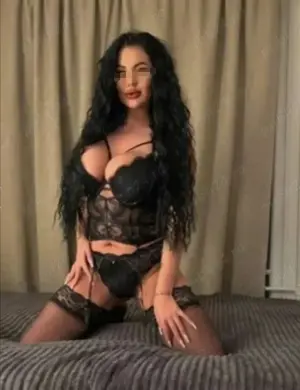 Buna suntAdina fac deplasări la tn!sau la Hotel!