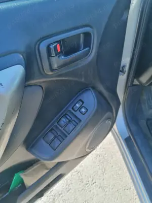 Toyota Rav 4 2006 ultima generație cu motor de 2 l