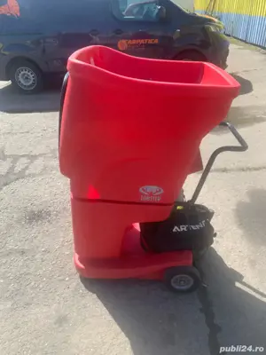 Vând Tun de aruncat mingi lobster 