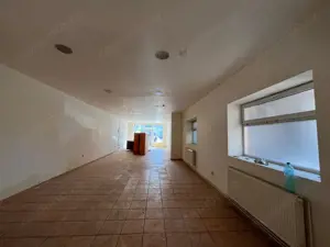 spațiu comercial | 4 Locuri de parcare.