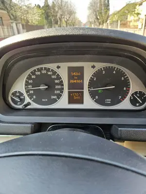 Mercedes B class B150 - imagine 8