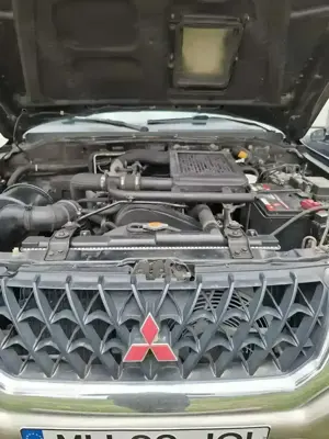 Mitsubishi Pajero  - imagine 5 Mitsubishi Pajero  - imagine 5