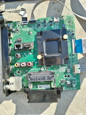 Plăcile din Hisense 50A7500F 